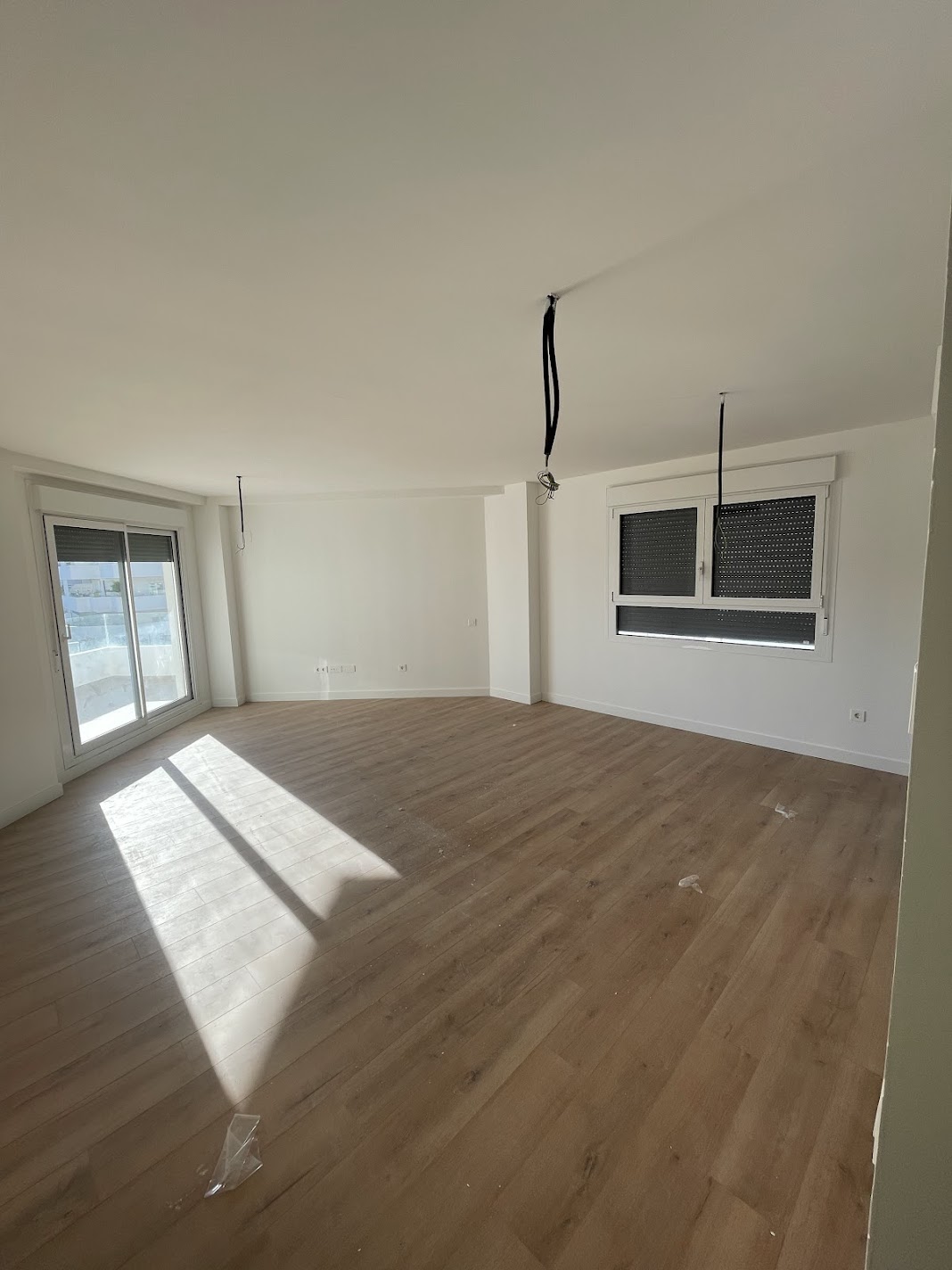 Pintor profesional en Granada — trabajo de pintura interior en vivienda por PintaPladur